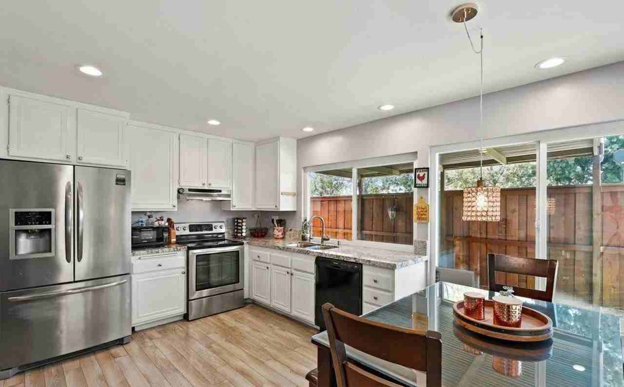 13842 Midgrove Ct - Photo 3 of 11