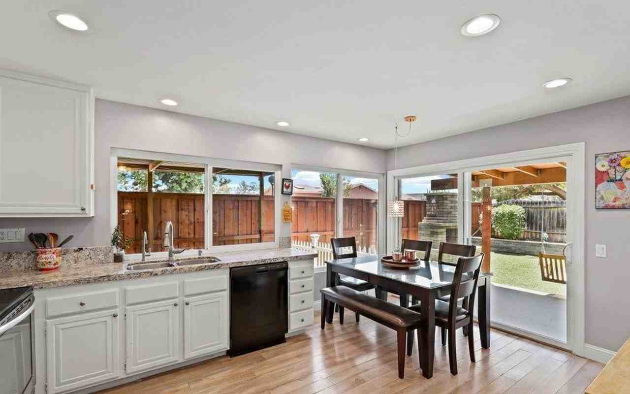 13842 Midgrove Ct - Photo 5 of 11