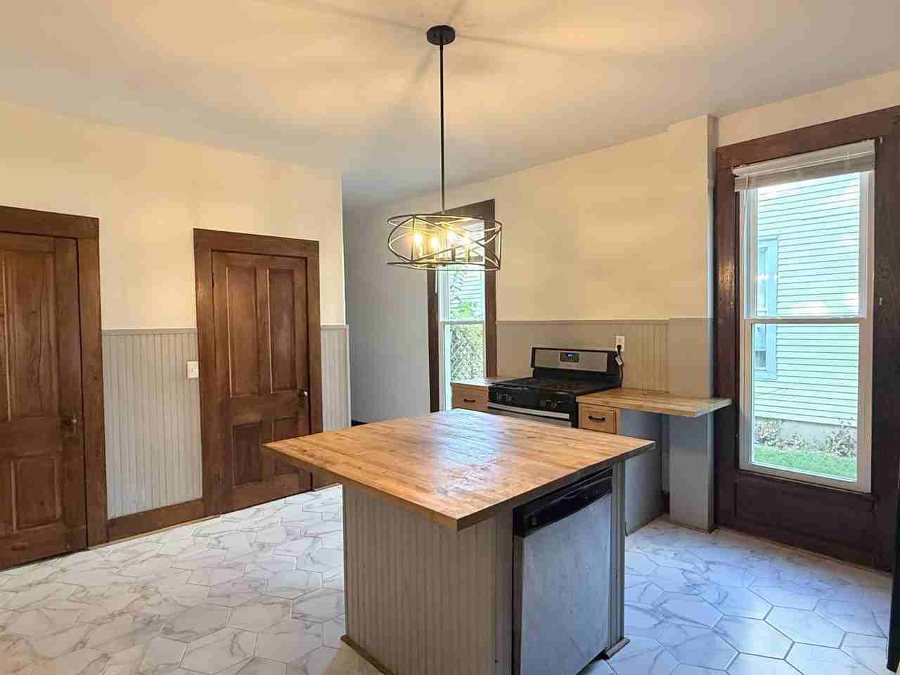 2313 E Market St - Photo 3 of 14