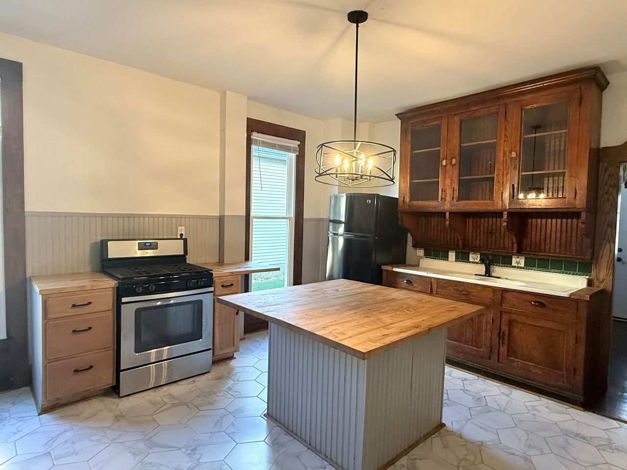 2313 E Market St - Photo 4 of 14