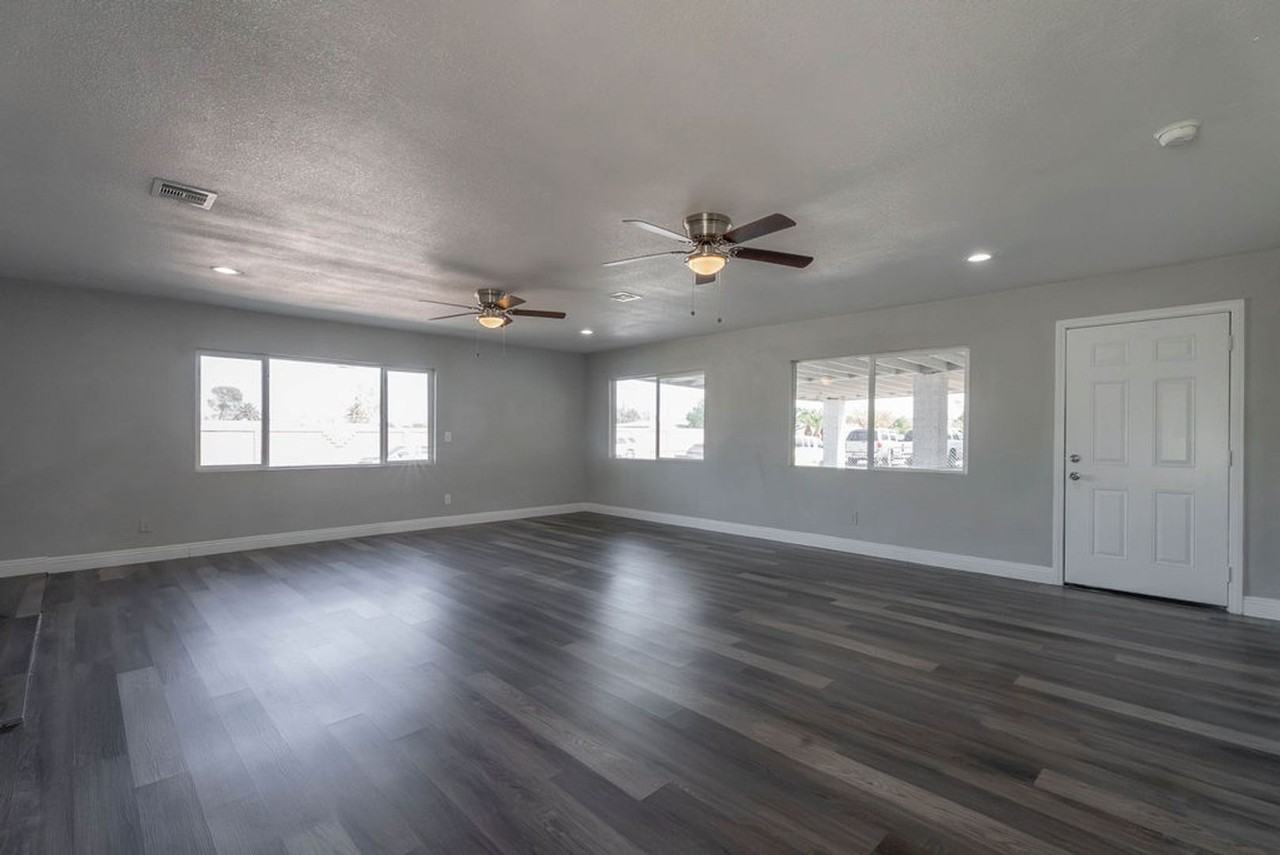 1501 N Tonopah Dr - Photo 3 of 39
