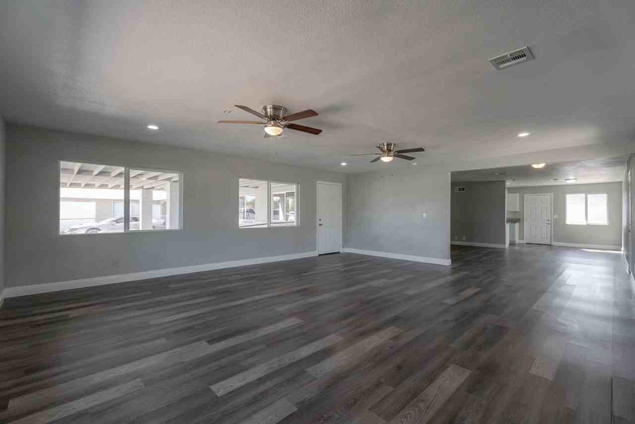 1501 N Tonopah Dr - Photo 4 of 39