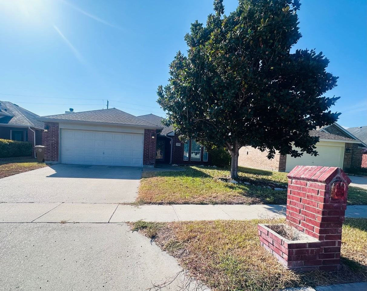 2509 Windblown Dr - Photo 2 of 25