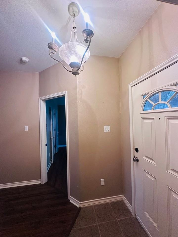 2509 Windblown Dr - Photo 5 of 25