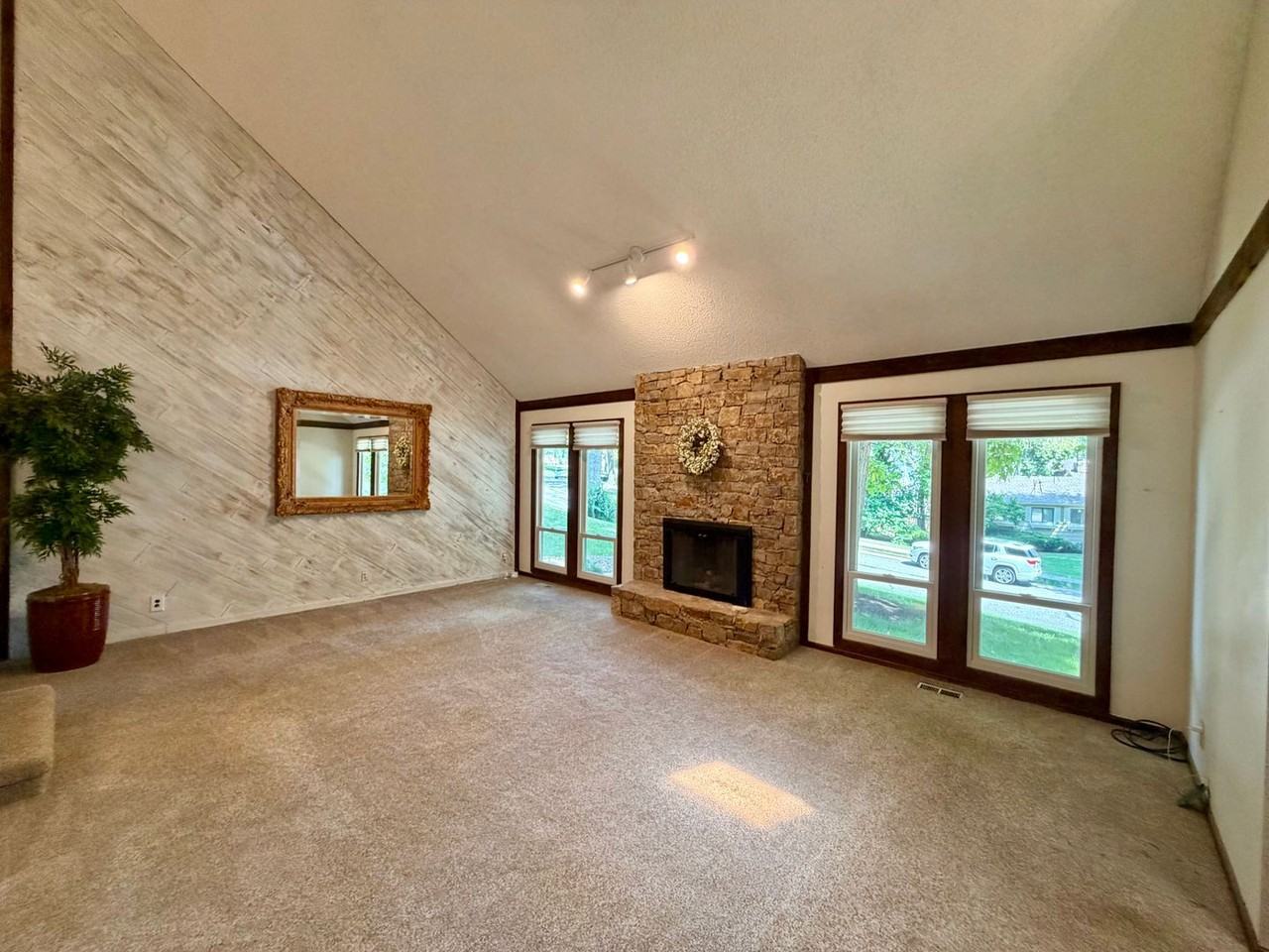 8238 Parkhill Cir - Photo 5 of 33