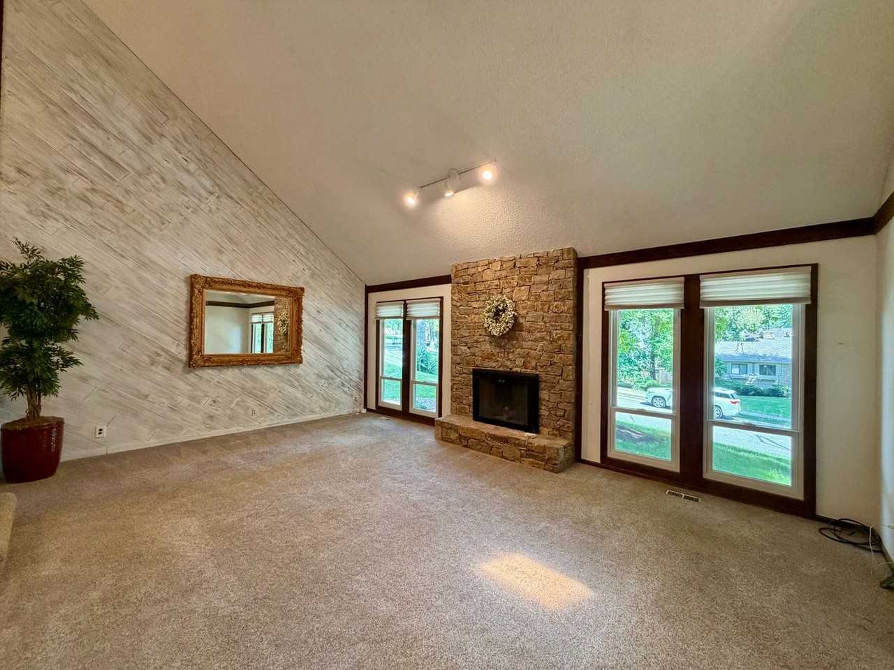 8238 Parkhill Cir - Photo 6 of 33