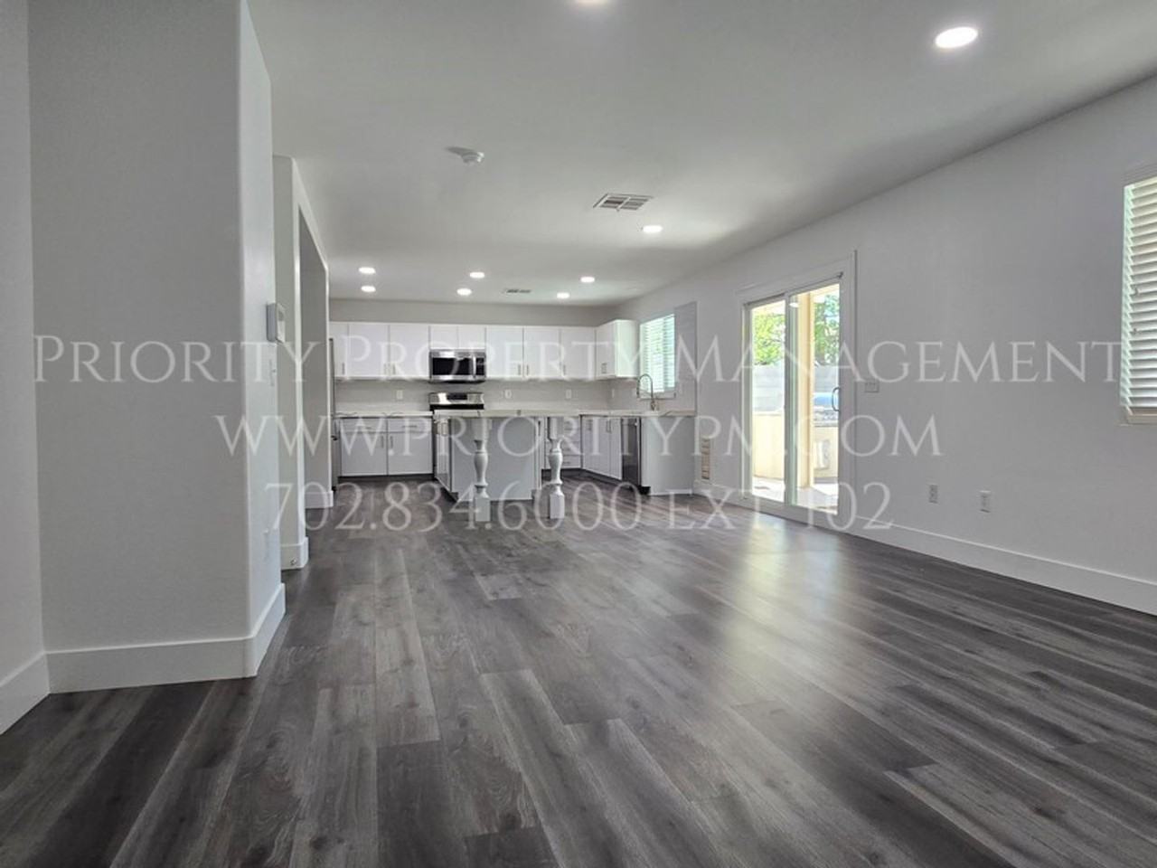 10001 Ranch Hand Ave - Photo 3 of 8
