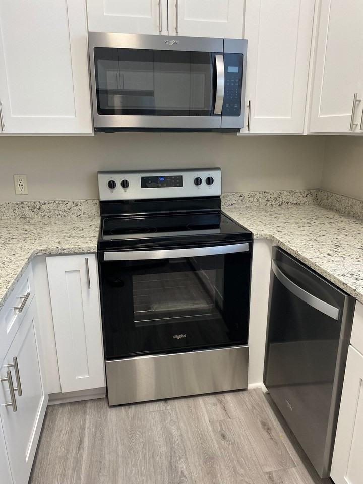 University Square Apartments - Photo 4 of 13