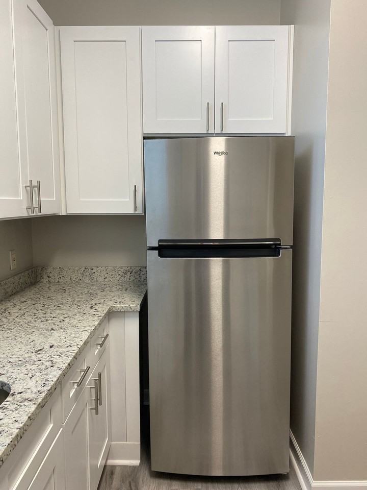 University Square Apartments - Photo 5 of 13