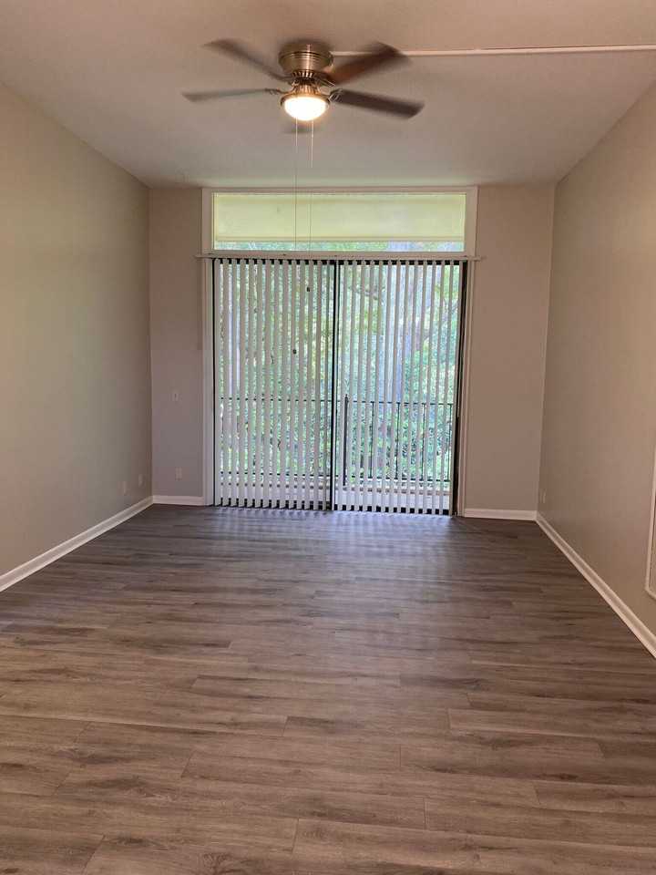 University Square Apartments - Photo 7 of 13