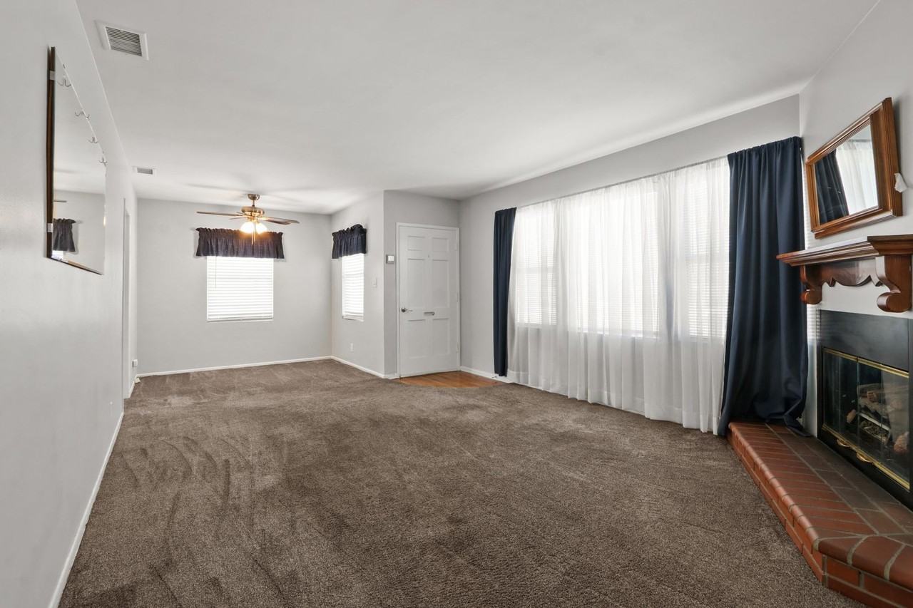 14876 Dalman St - Photo 3 of 15