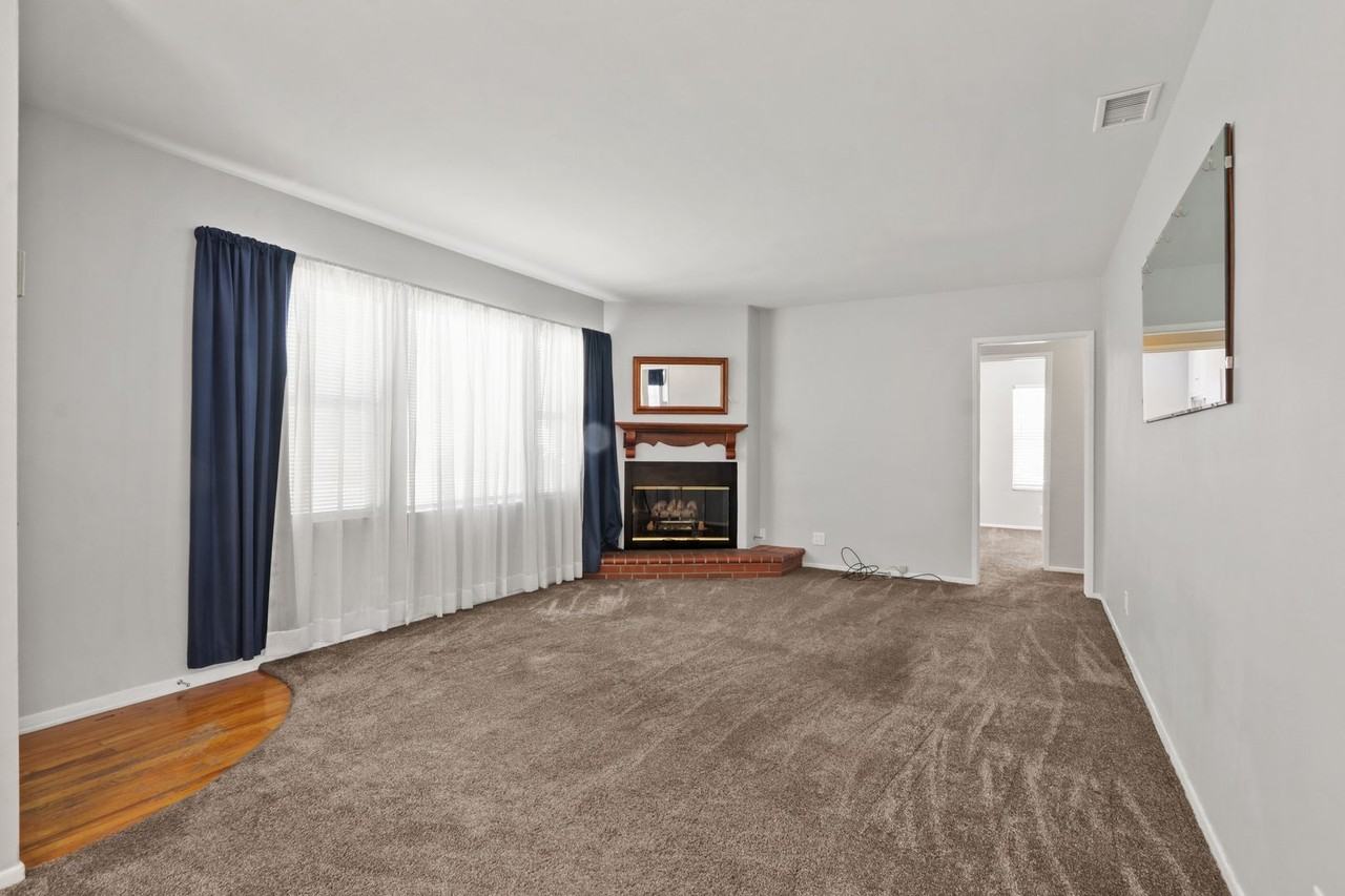 14876 Dalman St - Photo 4 of 15