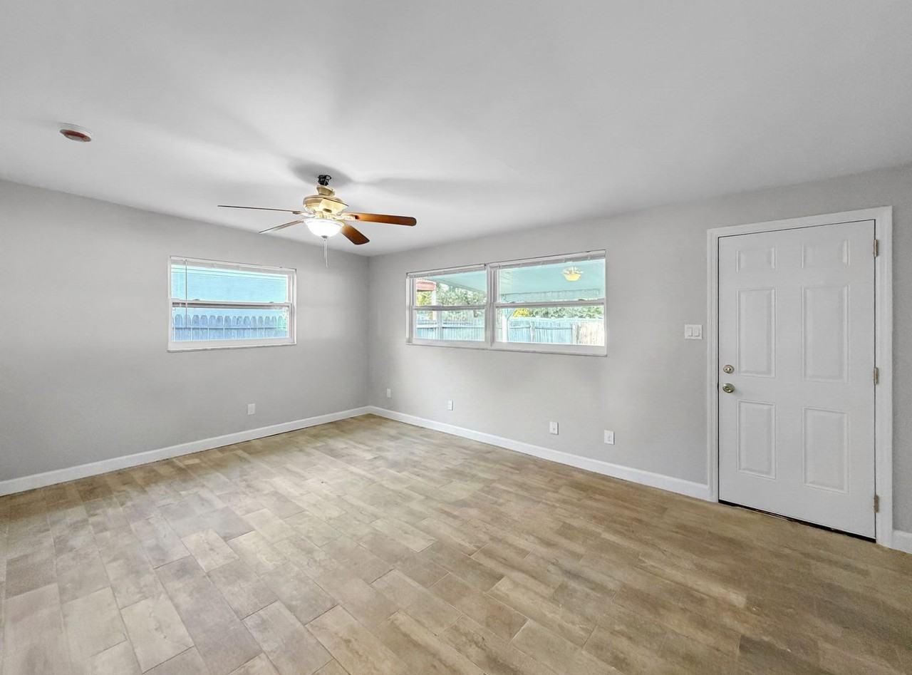 2720 57th St S - Photo 2 of 12