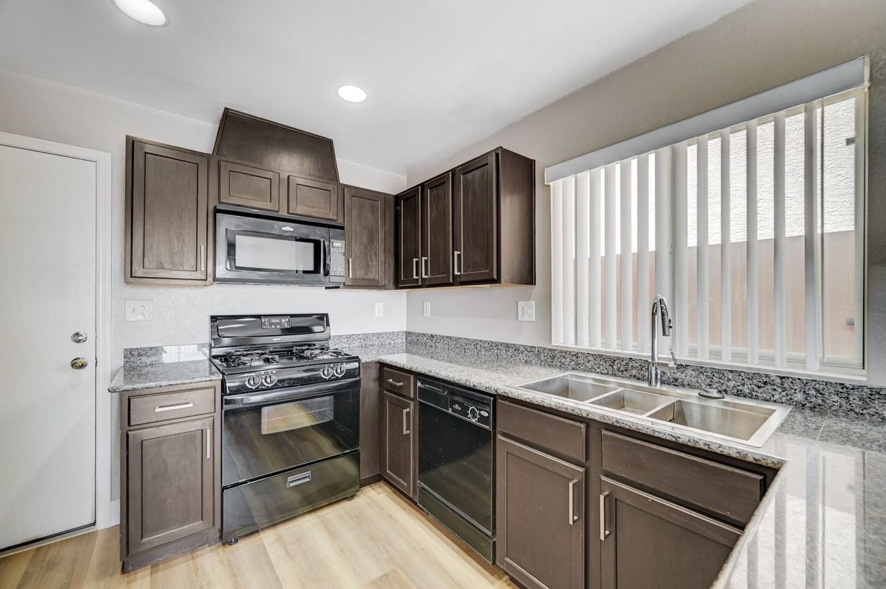 9930 Stiges St - Photo 5 of 29