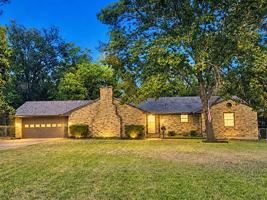 featured image of 2710 Crestwood Pl