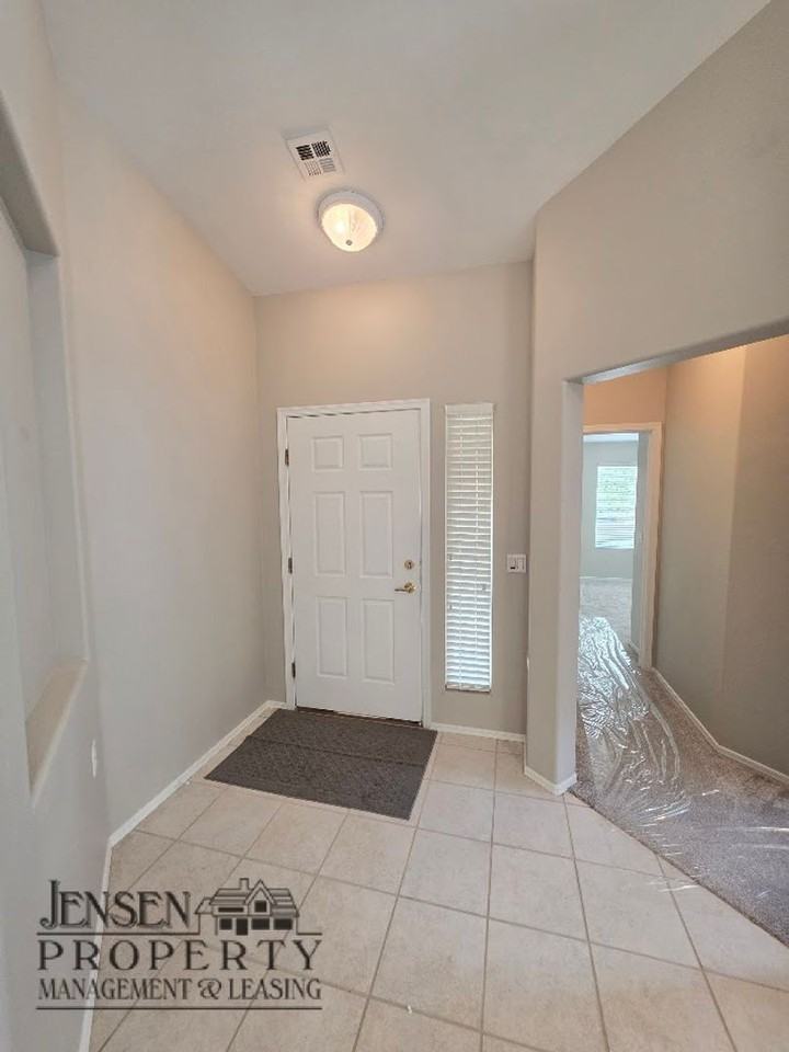 4376 Ironwood Dr - Photo 3 of 34