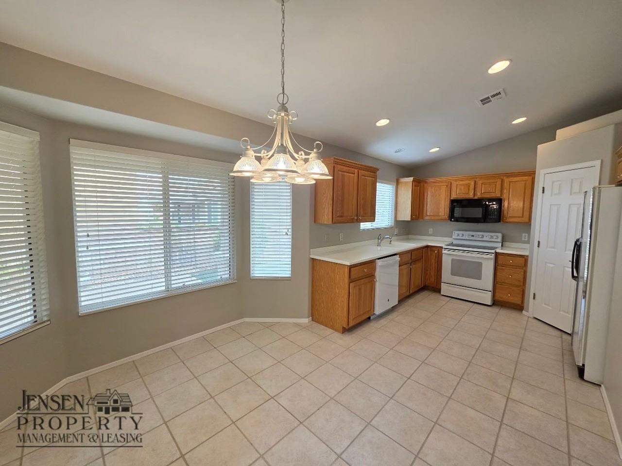4376 Ironwood Dr - Photo 4 of 34