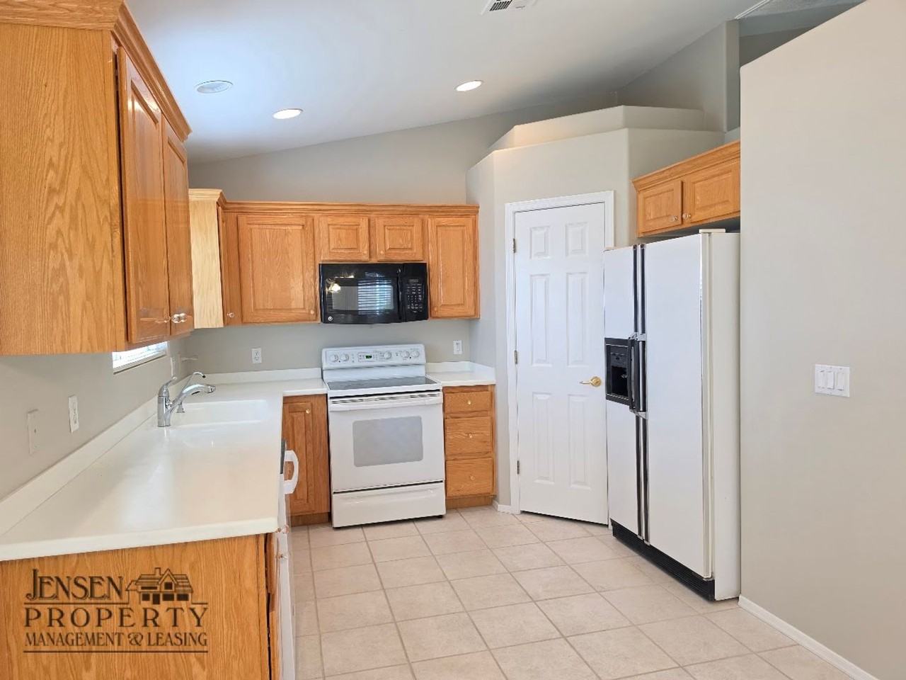 4376 Ironwood Dr - Photo 5 of 34