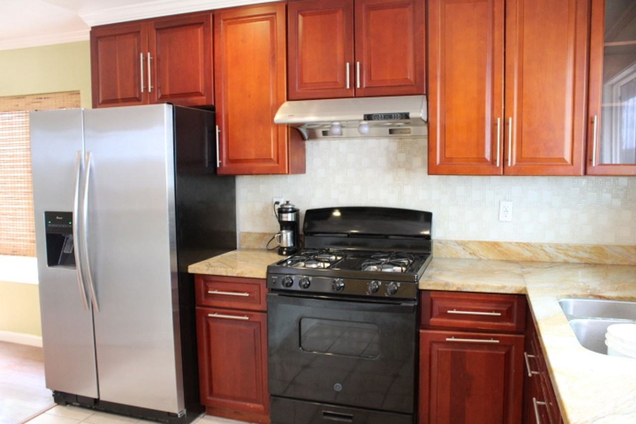 190 Iris Rd - Photo 3 of 49