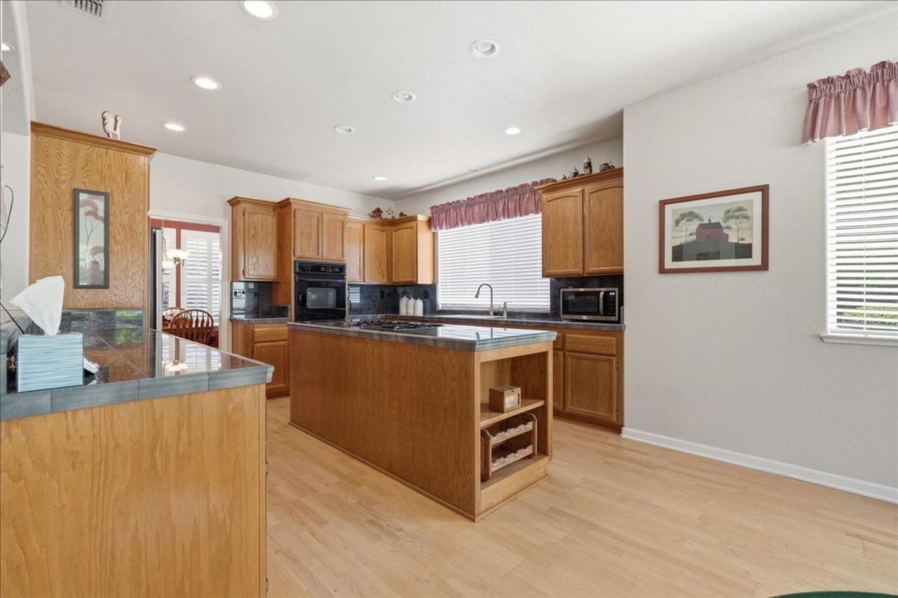 1984 Ribier Way - Photo 6 of 23
