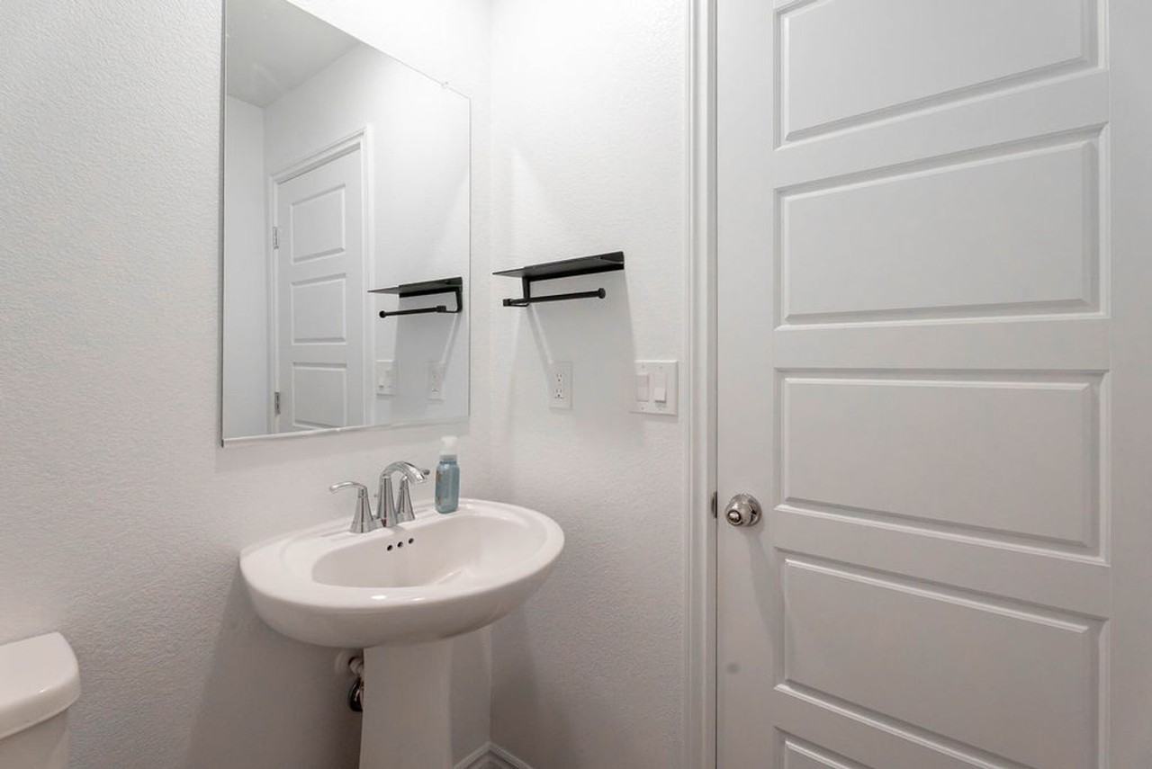 3541 Reserve Ct - Photo 7 of 37