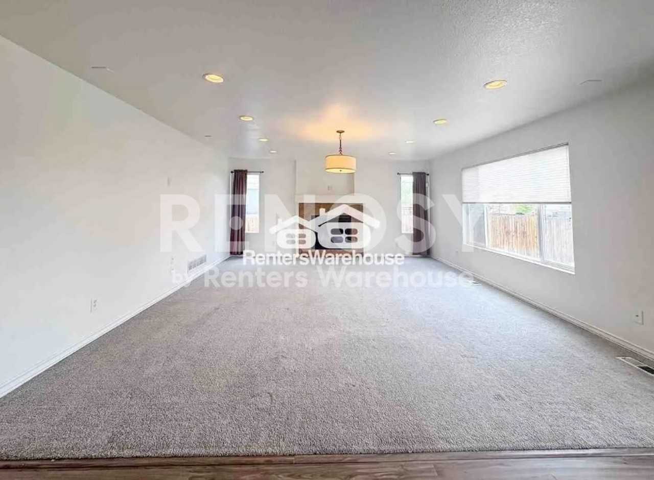 12674 Jersey Cir E - Photo 6 of 32