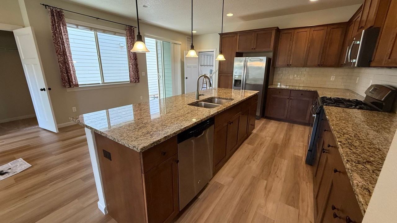 10452 Sw Denmark St - Photo 4 of 37