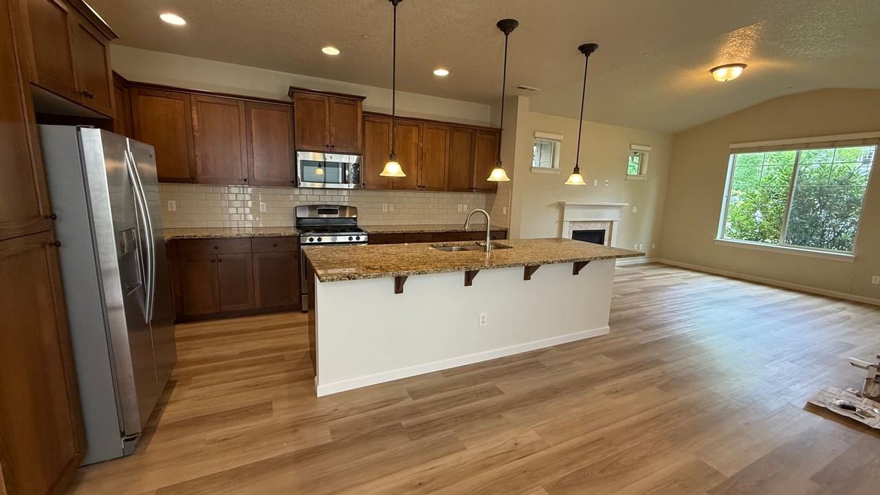 10452 Sw Denmark St - Photo 5 of 37