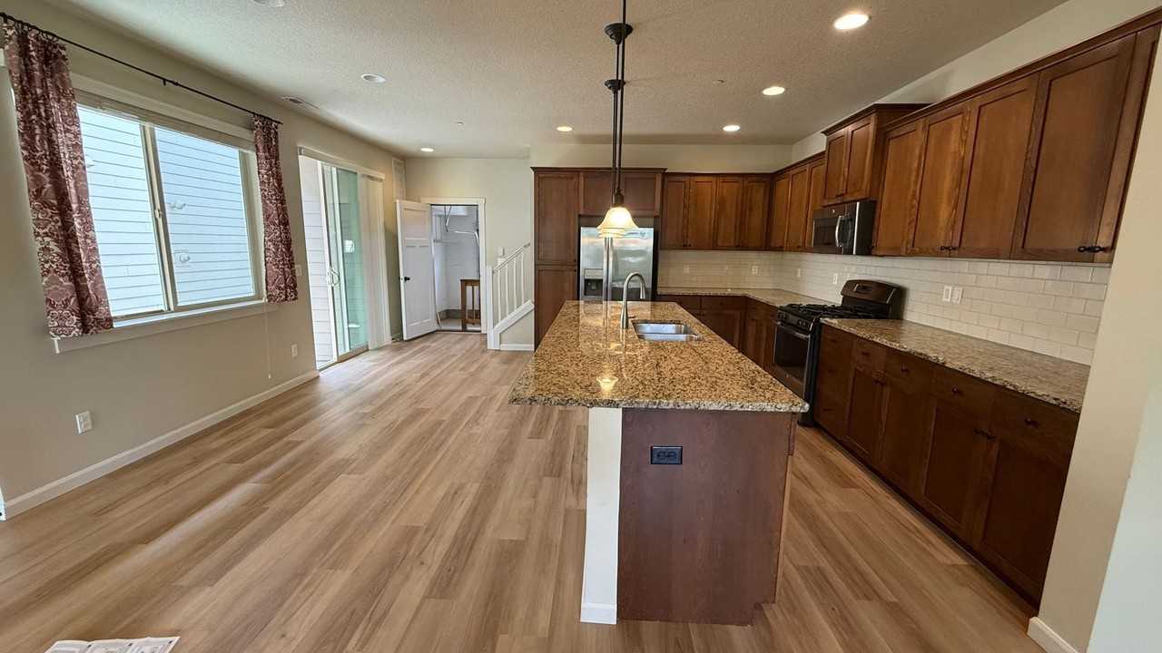 10452 Sw Denmark St - Photo 6 of 37