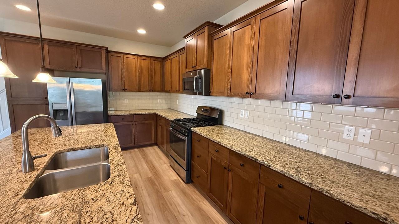 10452 Sw Denmark St - Photo 7 of 37
