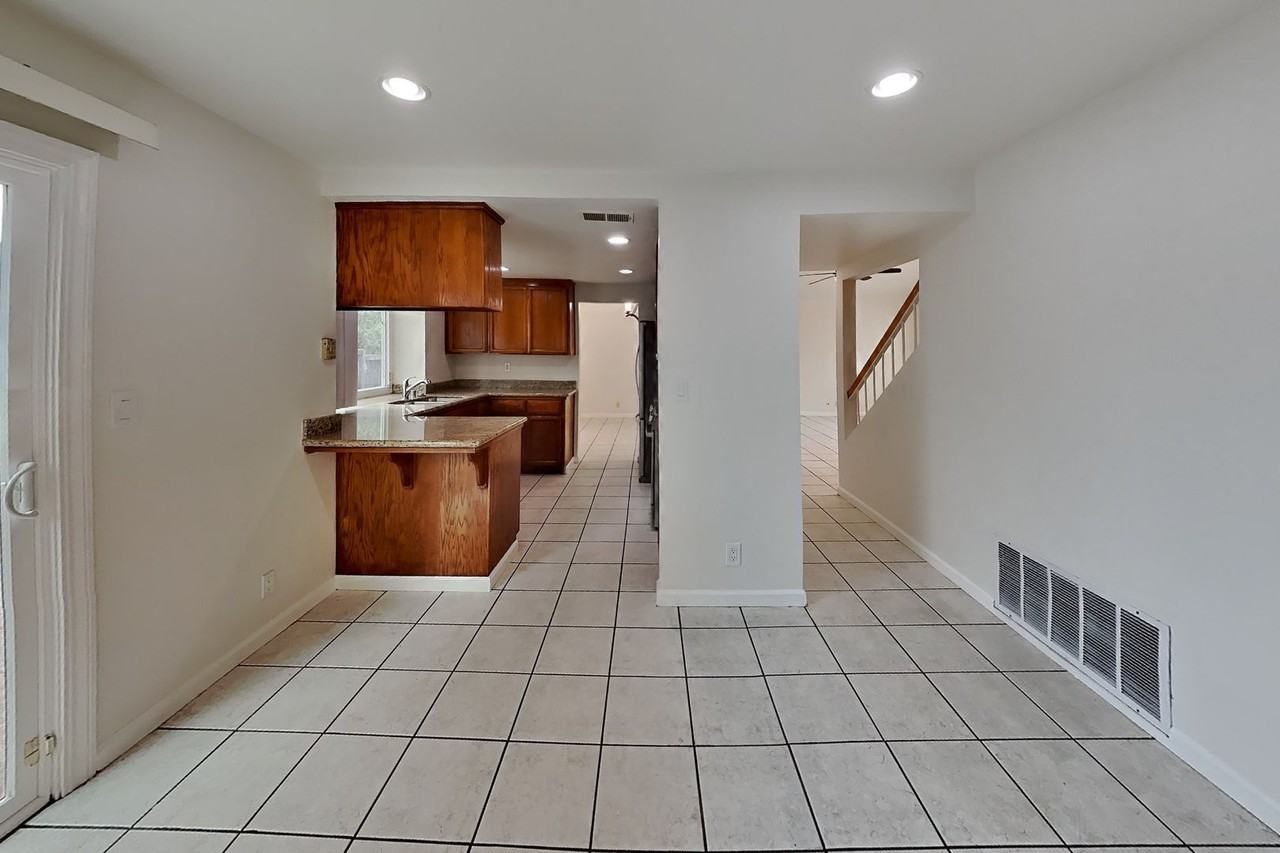 2331 Sweetwater Dr - Photo 3 of 20