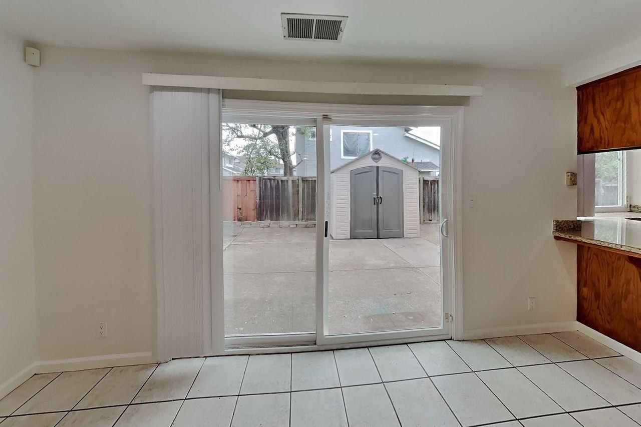 2331 Sweetwater Dr - Photo 4 of 20