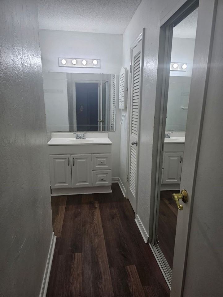 226 Georgetown Dr - Photo 4 of 7