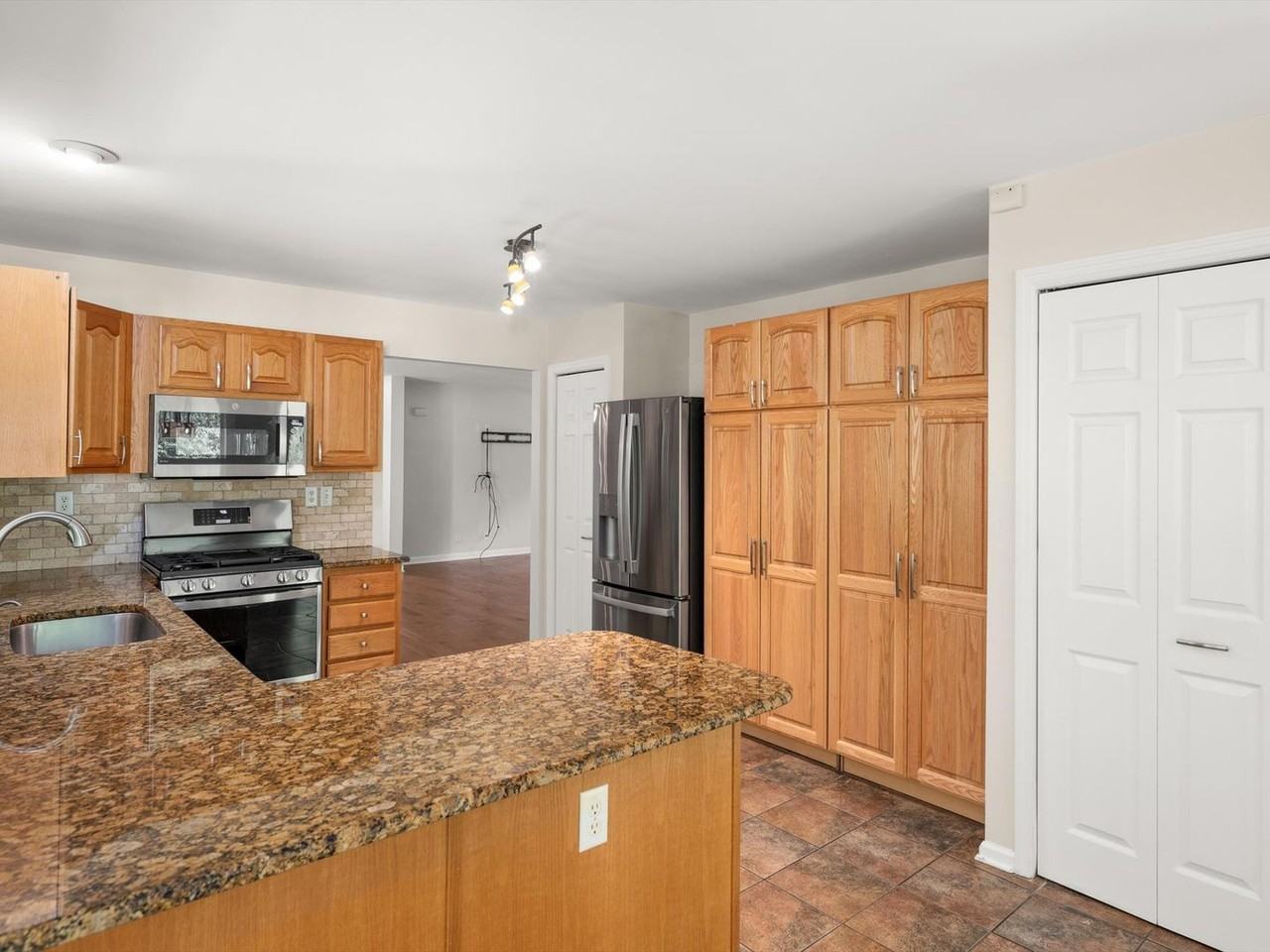 22919 Camp Arrowhead Rd - Photo 6 of 30