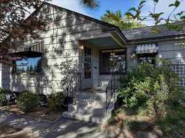 featured image of 2608 W Lacrosse Ave