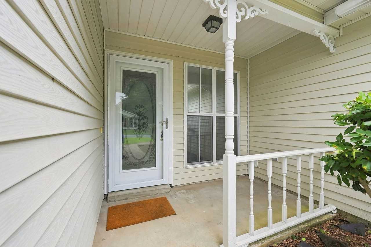 148 Meadowbrook Ct - Photo 3 of 35