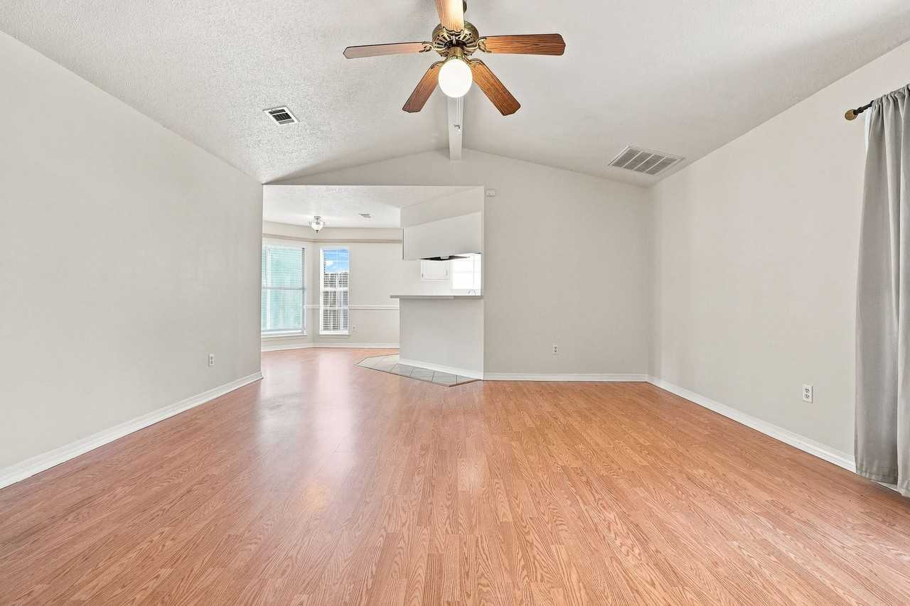 148 Meadowbrook Ct - Photo 5 of 35