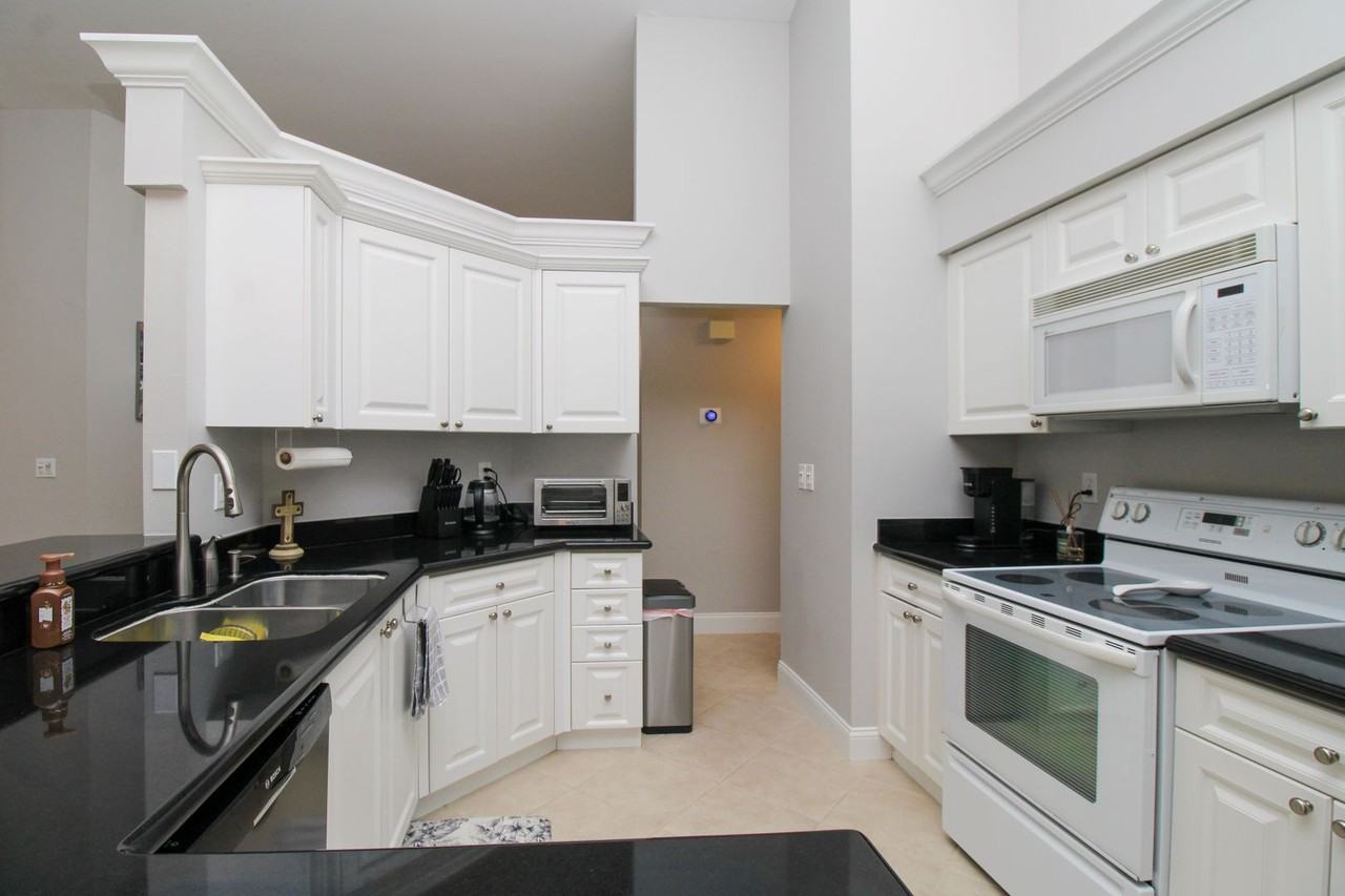 700 Lambton Ln - Photo 6 of 28