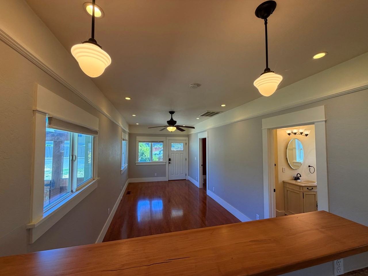 130 N Polk St - Photo 4 of 15