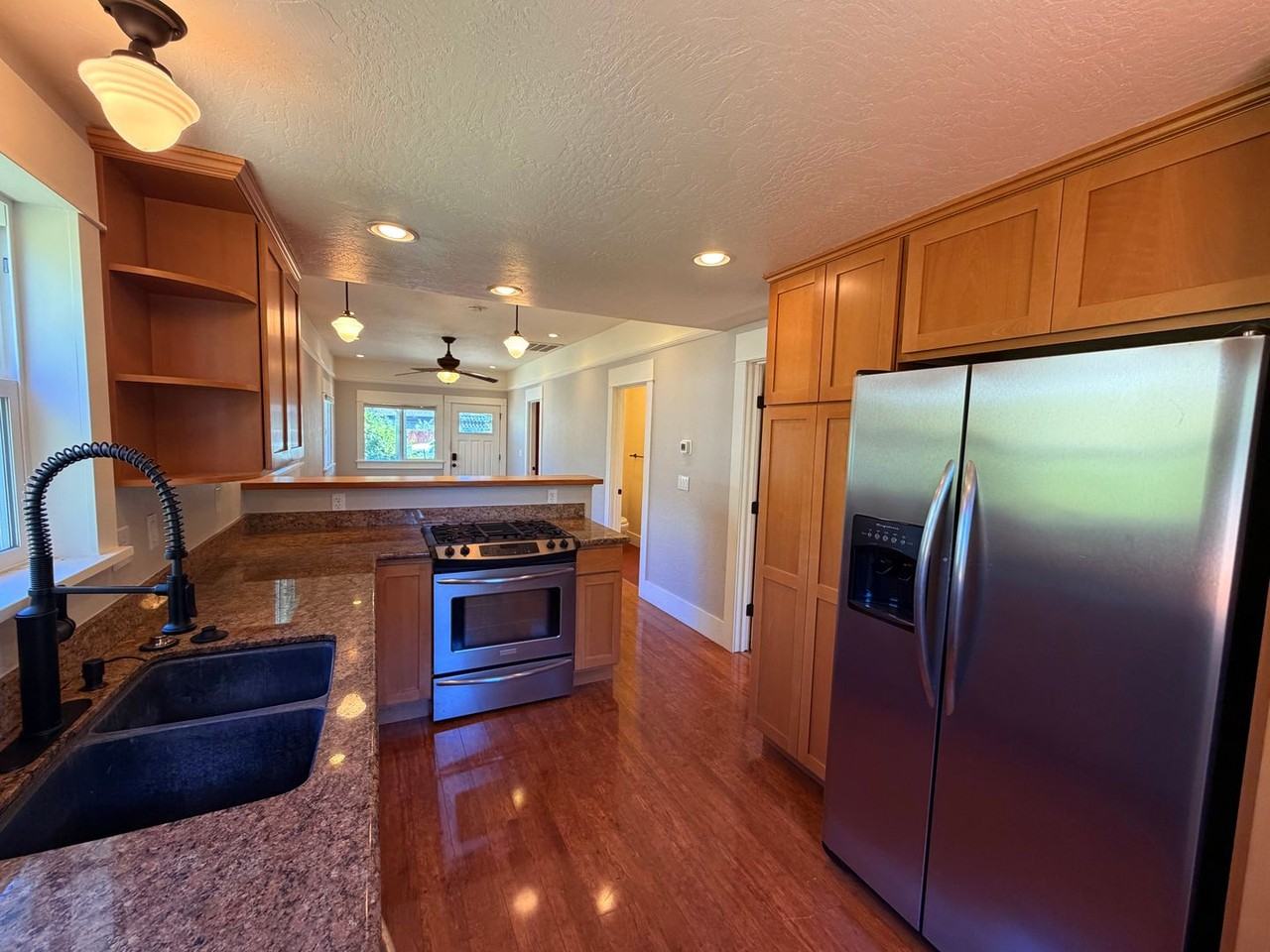 130 N Polk St - Photo 5 of 15