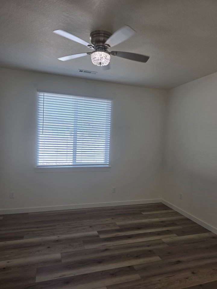 913 6th Ave Ne - Photo 5 of 20