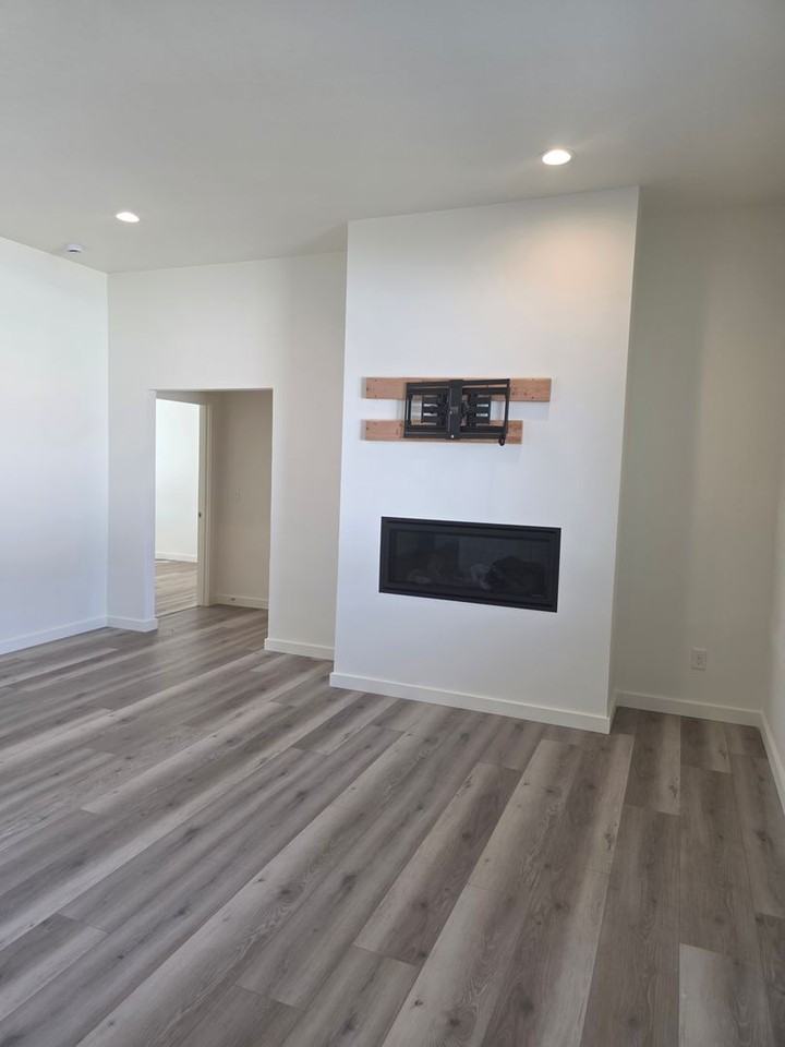 913 6th Ave Ne - Photo 7 of 20