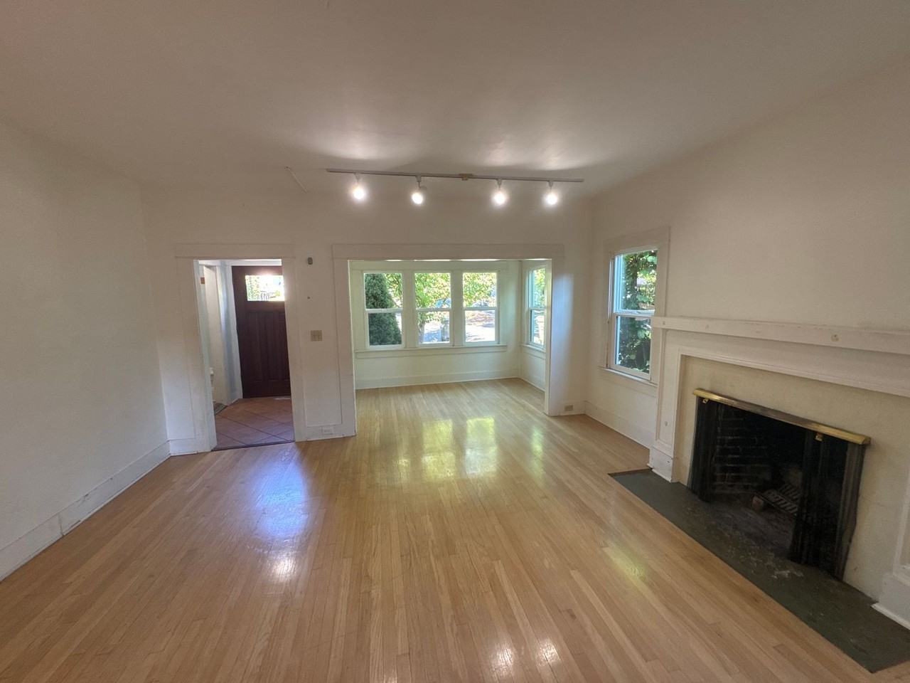 227 Sw 7th St - Photo 3 of 46