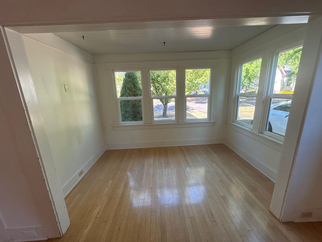 227 Sw 7th St - Photo 4 of 46