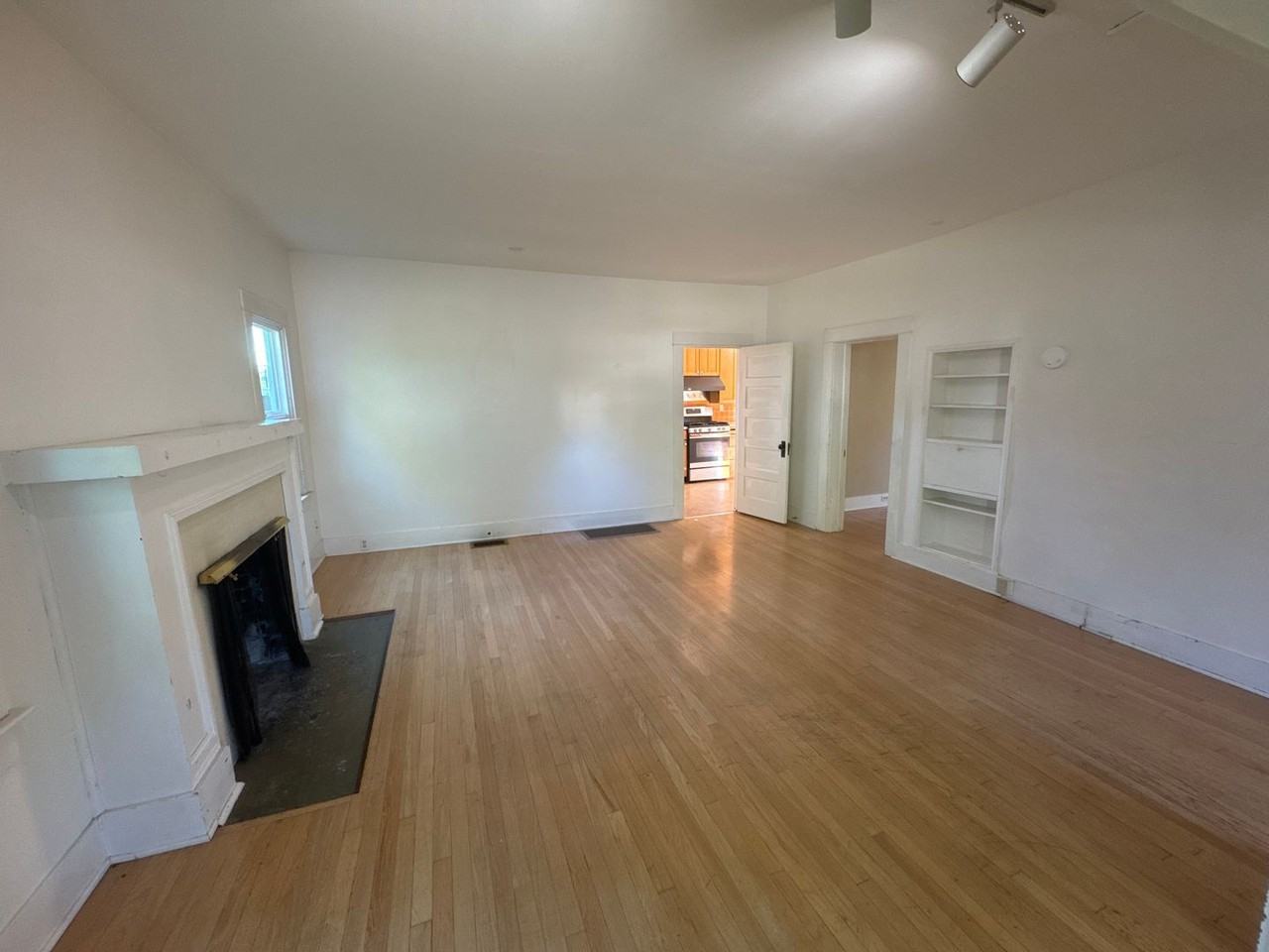 227 Sw 7th St - Photo 5 of 46