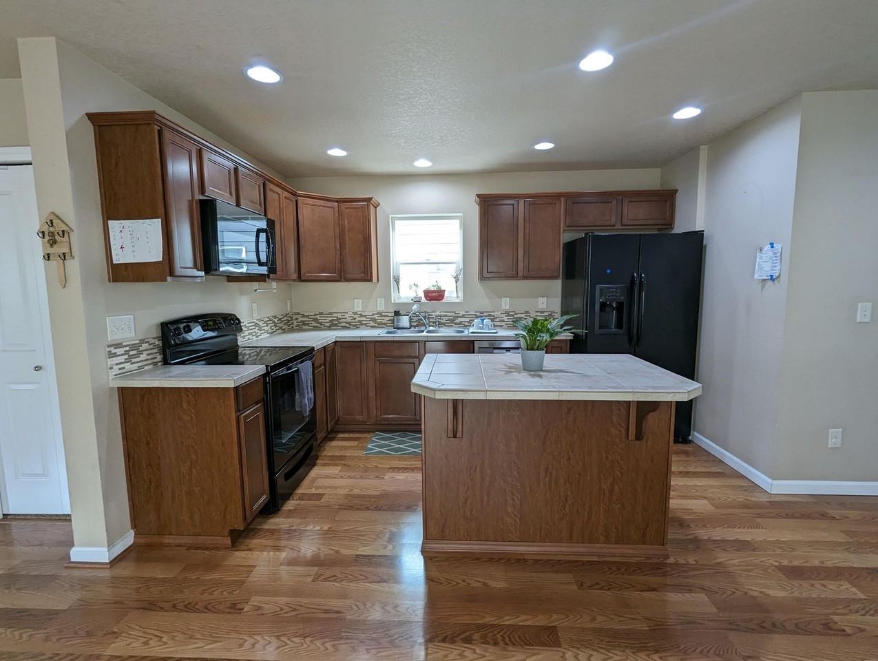 20954 Sw Edgemont St - Photo 2 of 21