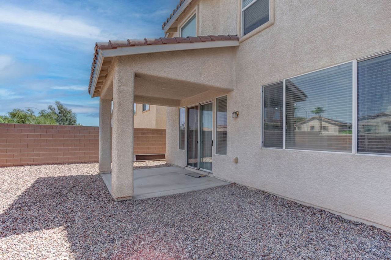 9548 Spring Blush Ave - Photo 4 of 48