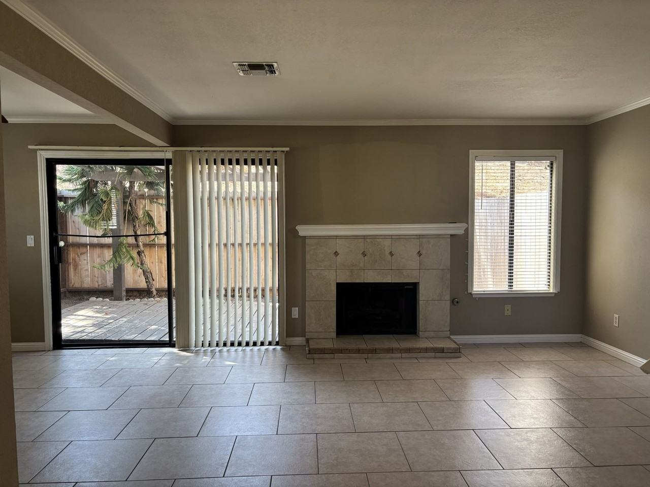 425 N Center Ct - Photo 3 of 13