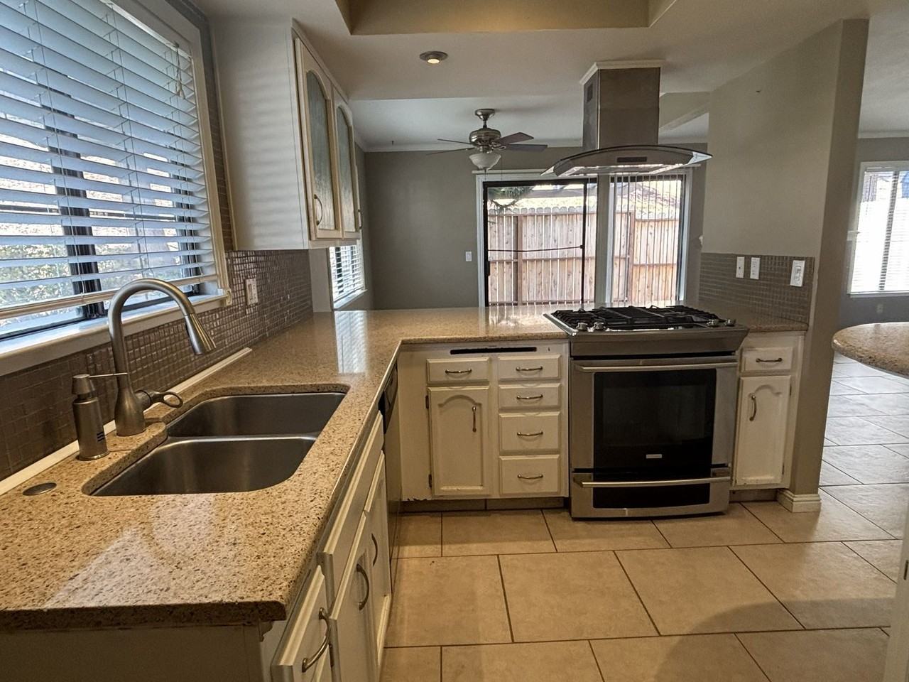 425 N Center Ct - Photo 5 of 13