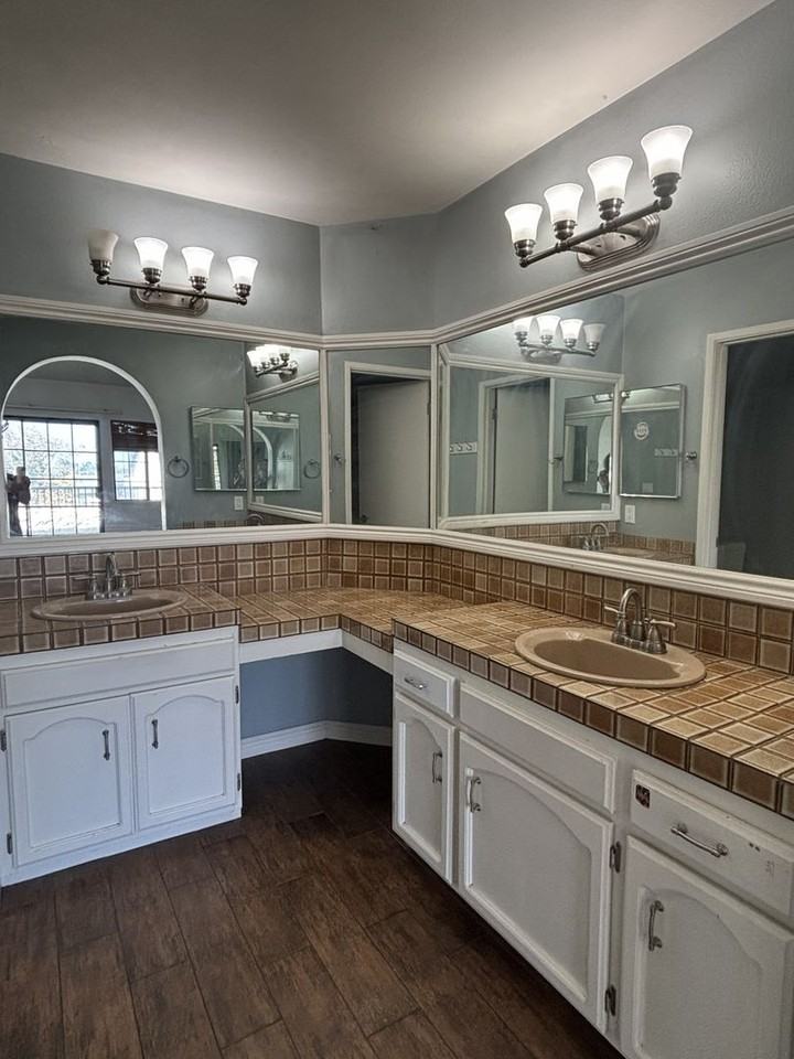 425 N Center Ct - Photo 7 of 13